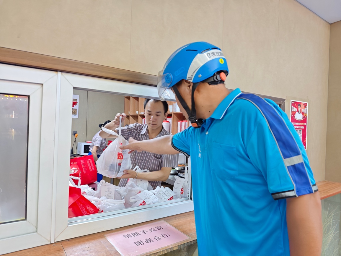 外卖下半场：开设快餐、孵化新品牌金百万选择多元转型主动求变